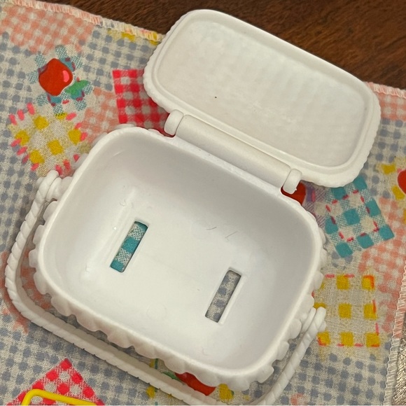 Barbie 1990’s Lot Picnic Table Barbecue Grill Food Cooler Basket Blanket Guitar - Picture 11 of 13